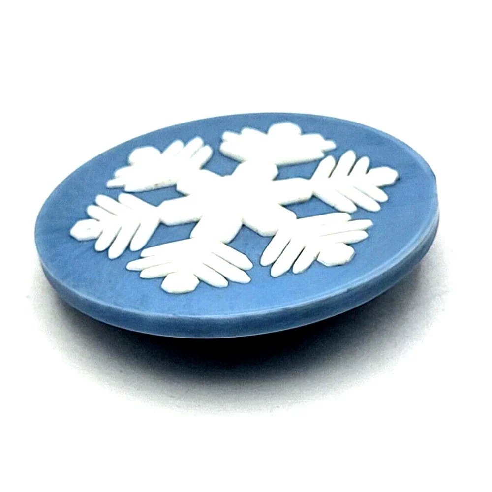 Vintage Hallmark Christmas White on Blue Snowflake Pin Brooch 1985 1.5